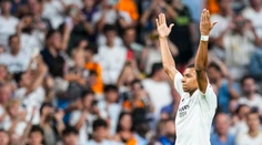 Flick stratil nervy, jeho Barcelona inkasovala v nadstavenom čase. Real triumfoval rozdielom triedy