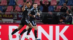 Aston Villa je jednou nohou v semifinále EL, rovnako Freiburg. V Porte sa zrodila remíza