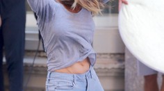 Toto je módna ikona? Spotené pazuchy a zošuverené brucho