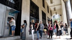 Banky: Nevieme zaručiť, čo sa stane s peniazmi po prekročení gréckych hraníc