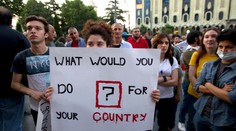 Gruzínskom otriasajú demonštrácie proti zatknutiu lídra opozície