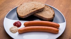 Slováci párky milujú, no pri ich varení robia zásadné chyby. Takto popukajú a navyše sa môžu stať karcinogénne