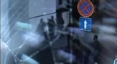 Brutálny útok dvoch na jedného pred podnikom na východe: Neprestali, ani keď muž ležal na zemi