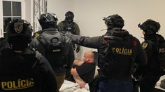 Maďarom utiekol počas zatýkania. Naši policajti chytili muža s európskym zatykačom na krku