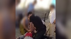 VIDEO: Náhle odpadol na ulici v centre mesta. Dvaja mladí policajti mu zachránili život