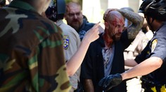 Masová potýčka nacionalistov s antifašistami v Kalifornii, desať zranených