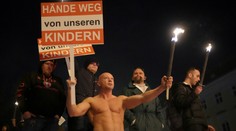 V Rakúsku protestovali desaťtisíce ľudí proti povinnému očkovaniu