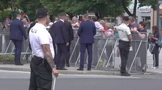 Prestrelené sako, krvavá košeľa. Kaliňák zverejnil fotografie oblečenia Roberta Fica po atentáte