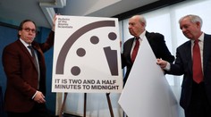 Apokalyptické hodiny sa kvôli Trumpovi priblížili k polnoci