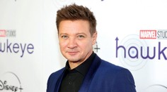 Prvá fotografia po hrozivej nehode. Jeremy Renner poslal odkaz z nemocnice