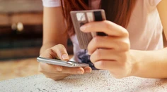 Žena naletela podvodníkom pri predaji oblečenia. Cez mobilnú aplikáciu prišla o tisíce eur