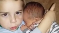 Nekonečná láska malých bratov. Video má viac ako 60-miliónov pozretí