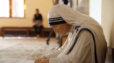 India: Vlamači znásilnili v škole mníšku sedemdesiatničku