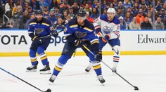 VIDEO: St. Louis bez Dvorského pokorilo McDavida a spol. Slováka tréner prekvapivo nechal na tribúne