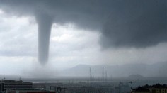 Talianskom sa prehnali tri tornáda. Brali so sebou aj domy