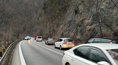 FOTO: Cesta pod Strečnom je časovaná bomba. Skala sa odtrhla na mieste, ktoré sa zdalo byť bezpečné