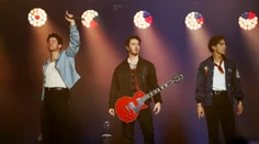 VIDEO: Koncert kapely Jonas Brothers v Prahe museli náhle prerušiť. Fanúšikovia spanikárili