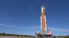 Štart ľudskej posádky do vesmíru na prelet okolo Mesiaca sa odkladá. Generálna skúška rakety nevyšla