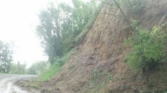 Pri našich hraniciach sa strhol taký dážď, že pred následným zosuvom neušli ani karavany