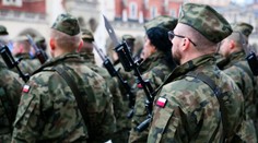 Väčšina Poliakov je proti vyslaniu vojakov na Ukrajinu, ukázal prieskum