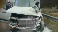 Jeden mŕtvy a dvaja ťažko zranení. To je výsledok zrážky kamióna s osobným autom