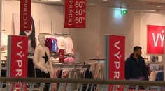 Kým mnohí oddychovali, iní už nakupovali. Výpredaje sú v plnom prúde