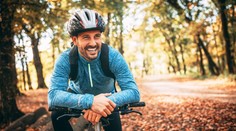 Ako sa vhodne obliecť na bicykel, keď je vonku stále chladno?