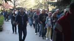 Ľudia stoja v radoch aj celý deň. Dopravné inšpektoráty nestíhajú