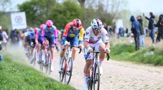 Koľko kofeínu vypijete na Paríž-Roubaix? Kubišovi preteky pochoval vlastný útok (rozhovor)