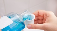 10 trikov, ako využiť ústnu vodu v domácnosti