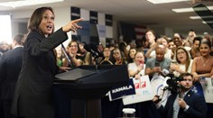 Prvý prieskum po odstúpení Bidena: Harrisová tesne vedie pred Trumpom