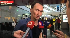 Slovenskí hokejisti po prílete odpovedali na otázky novinárov