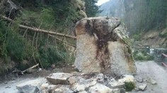Obrovský balvan spadol na cestu vo Vrátnej doline. Keby vtedy išlo auto, tragédia by bola nezvratná