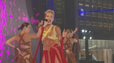 Exkluzívny československý galavečer v Dubaji: Pod Burj Khalifou vystúpila Dara Rolins