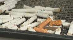 Ulice miest sú zahltené cigaretovými ohorkami. Nová kampaň ich chce recyklovať, pôjdu do asfaltu