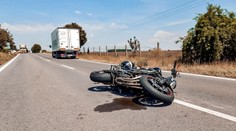 Tragédia pri Nových Zámkoch. Motorkár narazil do dodávky, jeho telo vymrštilo do protiidúceho auta