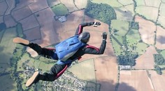 Parašutista dopadol na Letnej v Prahe medzi divákov - viacero zranených