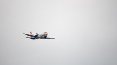 Znudený pilot chcel dať najavo, že má lietania po krk. Vyjadril to netradičným spôsobom