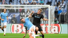 Serie A: Neapol vstúpil do nového roku víťazne, v dueli padli tri červené karty. Inter takisto nezaváhal