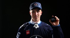 Výrazne prispel k titulu majstra sveta, bol elitným centrom Švédska. Obrovský talent podpísal zmluvu v NHL