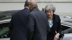 Mayová odložila hlasovanie o brexite, vláda sa pripravuje na brexit bez dohody