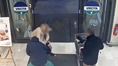 VIDEO: Šok v supermarkete. Muž chcel vytrhnúť batoľa matke z ruky, zlomil mu stehennú kosť