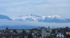 Počasie pod Tatrami dáva zabrať cestárom, zo snehovej prikrývky sa môžu tešiť lyžiari