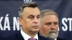 Mimoriadny snem SNS. Rozhodne sa na ňom aj o ďalšom postupe strany