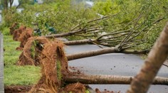 VIDEO: Dve čínske mestá ničila dvojica tornád, najmenej 10 mŕtvych a stovky zranených