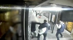 Odporné! Tínedžeri zbili postihnutého dôchodcu