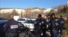 Ďalšia streľba vo Francúzsku: Maskovaní muži strieľali na policajtov