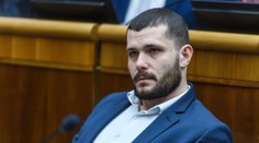 Viacerí opoziční poslanci hlasovaním podporili Richarda Glücka zo Smeru. Priznajte sa, vyzýva hnutie Slovensko