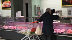 Ženu (65) prichytili pri krádeži potravín. Gesto policajtov dojalo celú krajinu