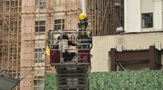 Stovky ľudí uviazli v nákupnom centre v Hongkongu, v ktorom vypukol požiar